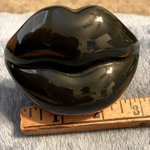 Lips Tea Light/Paperclip Glossy Black Holder ceramic